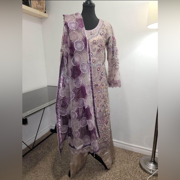 lavander and purple shalwar kameez - Picture 3 of 3